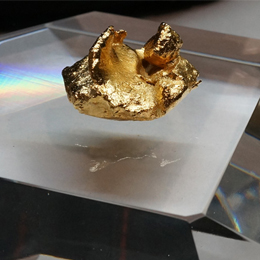 Гальваническое покрытие сувенира иммитация золотого самородка  деловой подарок работникам золотодобывающей компании