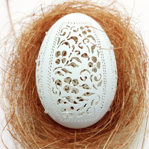 художественная резьба по яичной скорлупе подарочные сувенирные яйца из настоящих куриных яиц изготавливаются вручную 