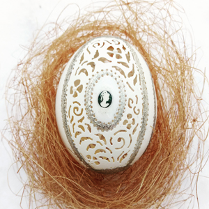 подарочные сувенирные резные яйца могут  быть изготовлены по согласованному дизайну с логотипом заказчика