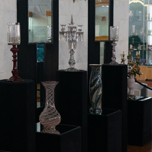 коллекция художественного гутного стекла  в музее города Никольска  Бахметьевский завод