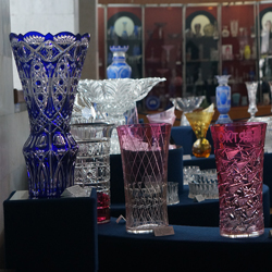 цветной накладной хрусталь художественное гутное стекло  коллекция никольского музея художественного стекла и хрусталя
