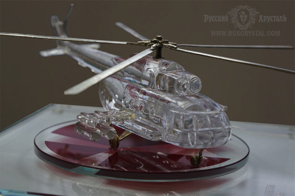 макет вертолета в реальных пропорциях  выполнен их хрусталя и посеребренной бронзы