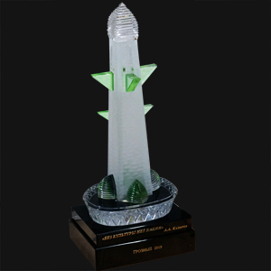 приз в форме кавказской сторожевой башни Хрусталь оптическое стекло  цветное стекло природный камень