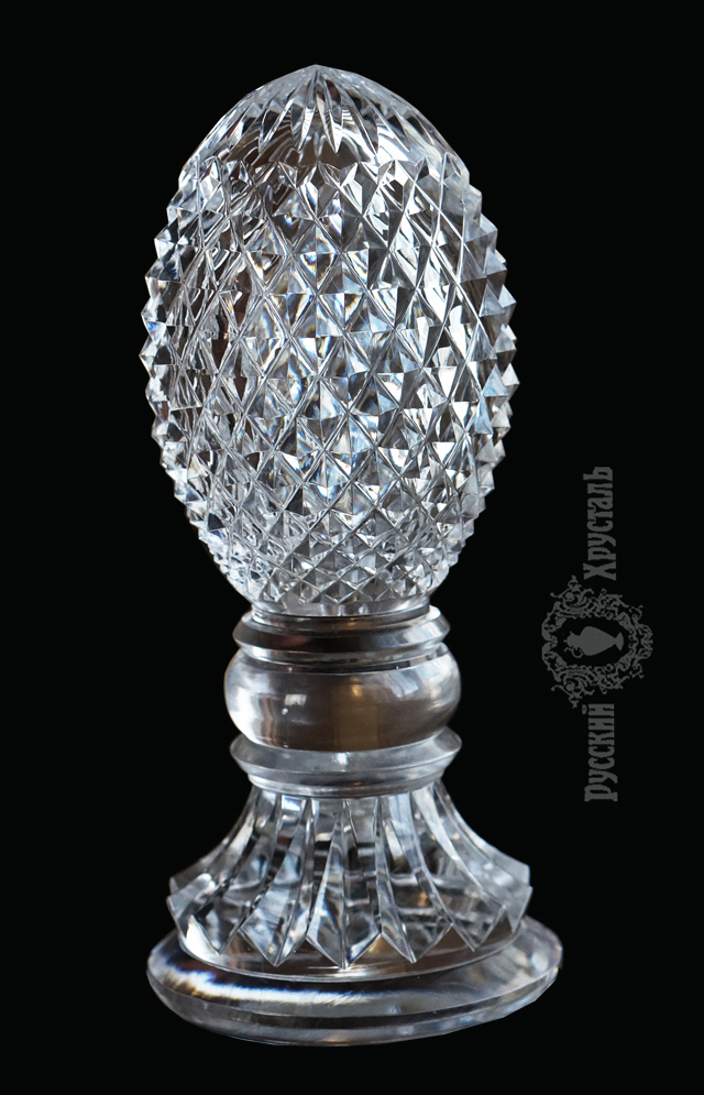 нестандартная хрустальная вершина  столба лестницы