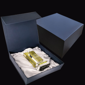 коробка из переплетного картона  и дизайнерской бумаги 