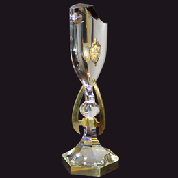 Кубок ФСБ  из хрусталя бариевого сложной формы и позолоченной бронзы на подиуме с встроенной подсветкой