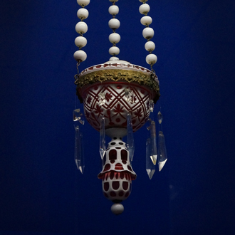 лампада  из цветного двухслойного стекла Мальцовской мануфактуры экспозиция музея Дятьковский Хрусталь