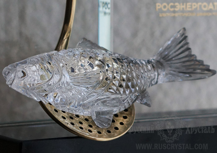 хрустальная рыбка  и шумовка из бронзы  - центральные фигуры Приза победителя кулинарного фестиваля