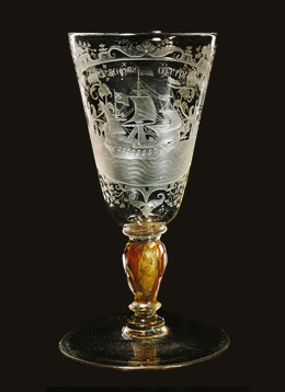 Кубок с изображением корабля  1709 год  Ямбургский стеклянный завод