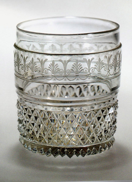 хрустальный стакан  сервировки  царского стола  алмазная грань шлифовка. гравировка ручная  пояса пальметт  на верхнем ободе