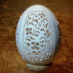резные сувенирные яйца на заказ  можно производить с логотипом заказчика