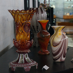 художественное цветное  стекло и классический хрусталь  производства бахметьевского завода представлены в мезее  города Никольск Пензенской области