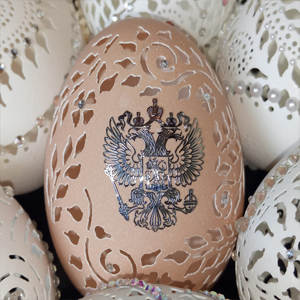 резные  яйца с Гербами России 