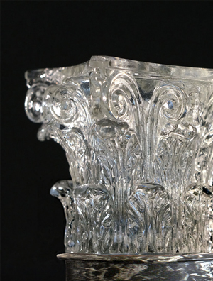 хрустальная капитель с встроенной подсветкой