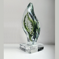 приз из оптического стекла сполноцветным витражным нанесением внутри 